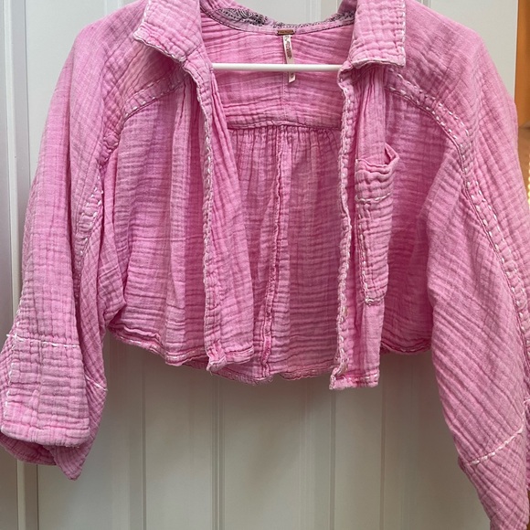 Free People Tops - Free people pink cropped shirt top xs